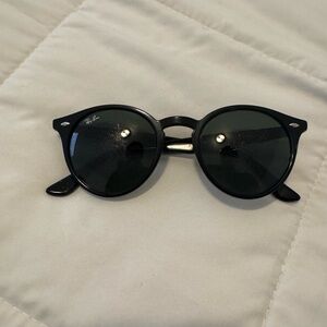 Ray-Ban Classic Black Round Sunglasses